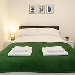 3-bedroom Flat-freeparking & Wifi, Sleeps7 *