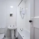 3-bedroom Flat-freeparking & Wifi, Sleeps7 Homestay *