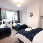 Homestay 3-bedroom Flat-freeparking & Wifi, Sleeps7 *