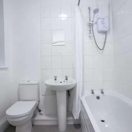 3-bedroom Flat-free Parking & Wifi, Sleeps7 *