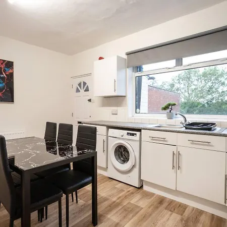 Ubytování v soukromí 3-bedroom Flat-freeparking & Wifi, Sleeps7 Bristol