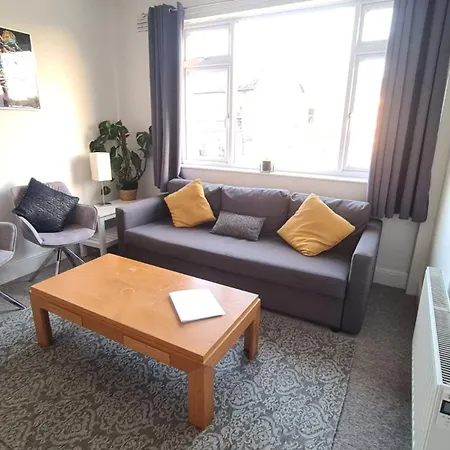 3-bedroom Flat-freeparking & Wifi, Sleeps7