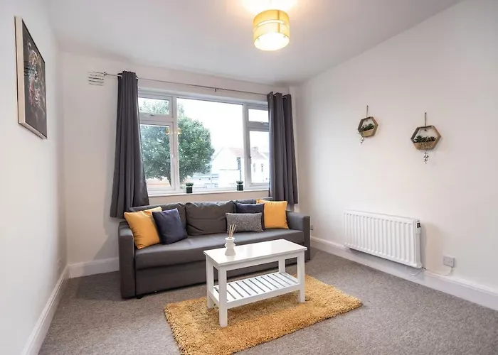 Ubytování v soukromí 3-bedroom Flat-freeparking & Wifi, Sleeps7