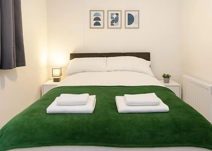 3-bedroom Flat-freeparking & Wifi, Sleeps7 *