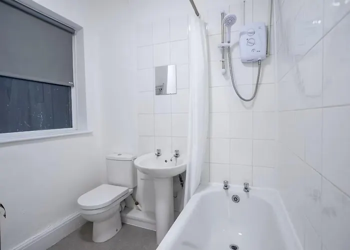 3-bedroom Flat-freeparking & Wifi, Sleeps7 בית אירוח בריסטול