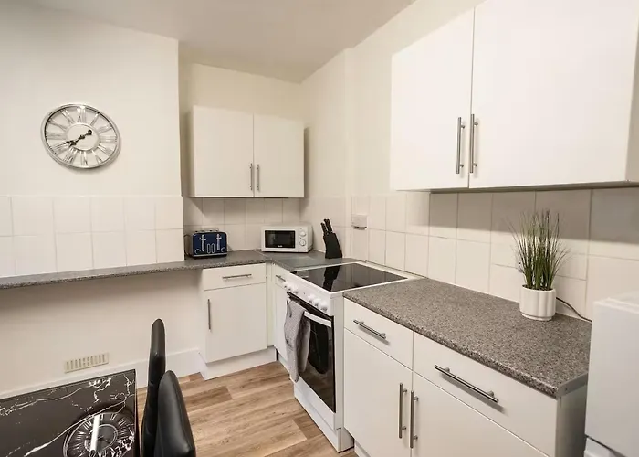 Rum i privatbostad 3-bedroom Flat-freeparking & Wifi, Sleeps7 Bristol