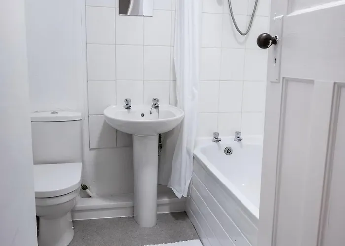 3-bedroom Flat-freeparking & Wifi, Sleeps7