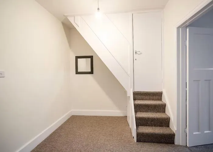 3-bedroom Flat-freeparking & Wifi, Sleeps7 *