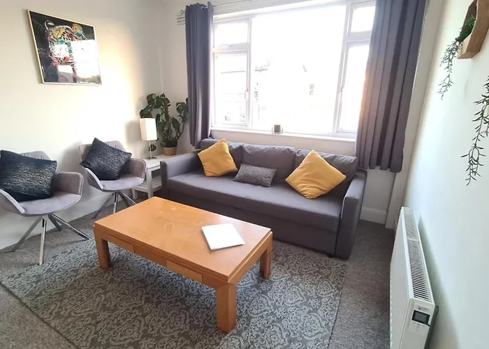 3-bedroom Flat-freeparking & Wifi, Sleeps7