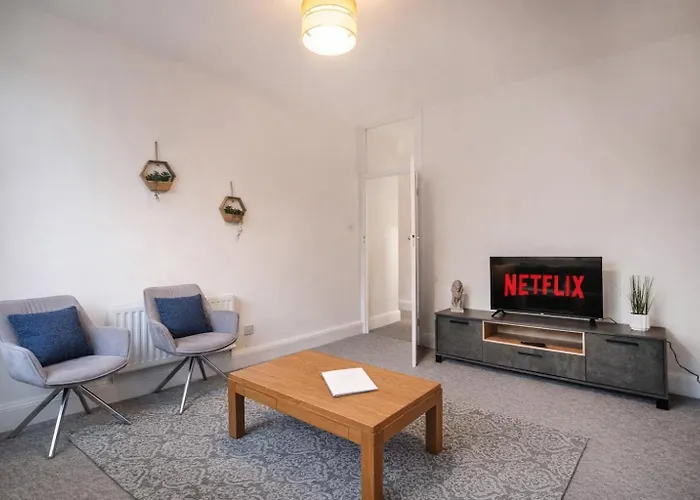 3-bedroom Flat-freeparking & Wifi, Sleeps7 *