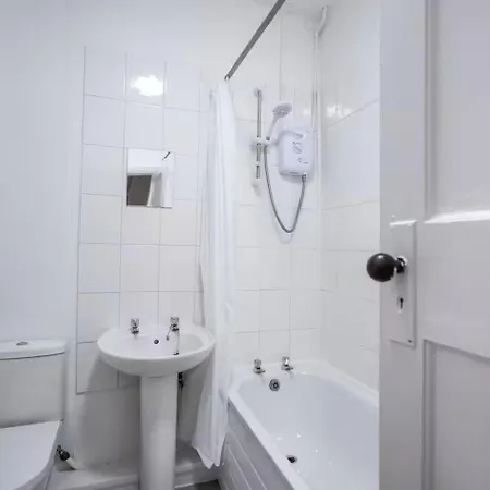 3-bedroom Flat-free Parking & Wifi, Sleeps7 Daire *