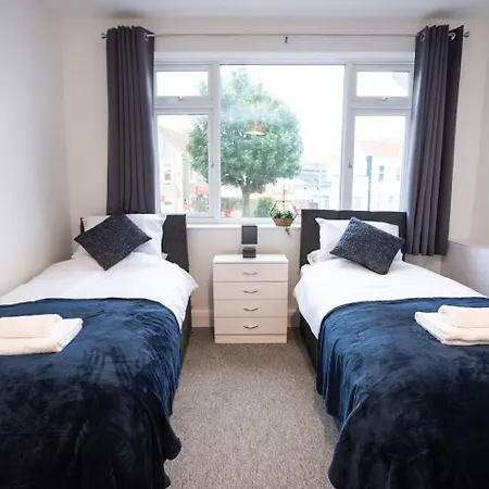 3-bedroom Flat-free Parking & Wifi, Sleeps7 Daire