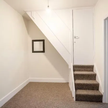 3-bedroom Flat-freeparking & Wifi, Sleeps7 *