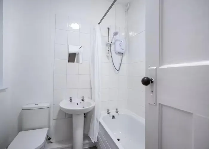 3-bedroom Flat-freeparking & Wifi, Sleeps7 Alloggio in famiglia *