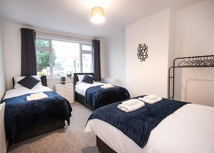 Privat bolig 3-bedroom Flat-freeparking & Wifi, Sleeps7 *