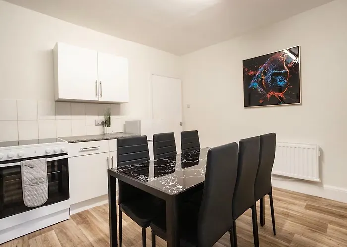 Privat bolig 3-bedroom Flat-freeparking & Wifi, Sleeps7